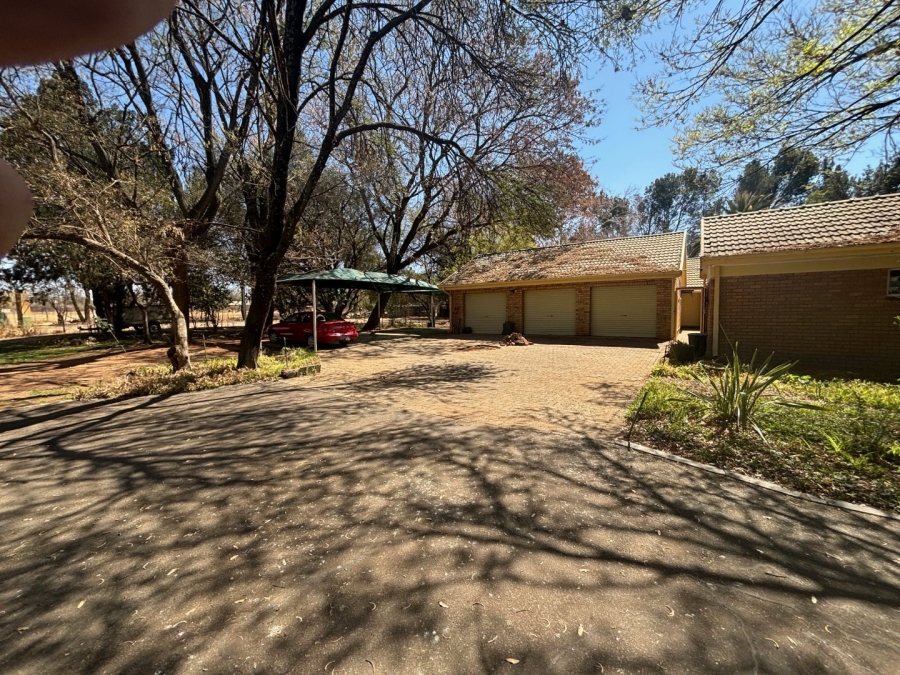 4 Bedroom Property for Sale in Wilkoppies North West